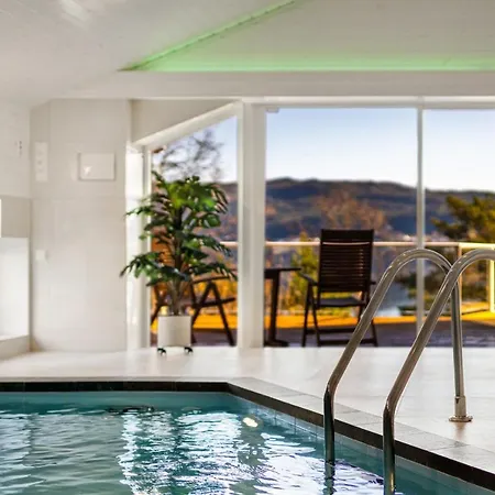 Arboretet: Seaside Retreat With Private Pool & Sauna In Bergen