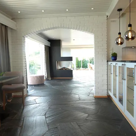 Arboretet: Seaside Retreat With Private Pool & Sauna In Bergen