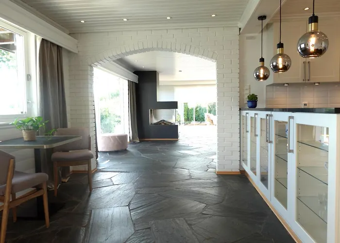 Arboretet - Seaside With Private Pool & Infrared Sauna In The Heart Of Arboretet, Берген